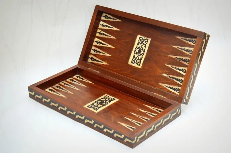 Backgammon antique ivoire ouvert