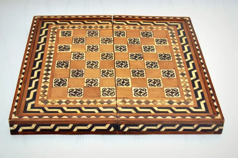 Backgammon antique ivoire table