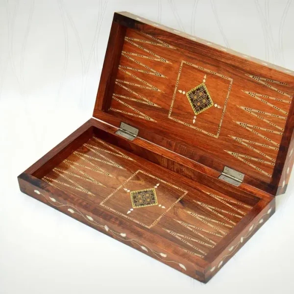 Wooden Backgammon Set ouvert
