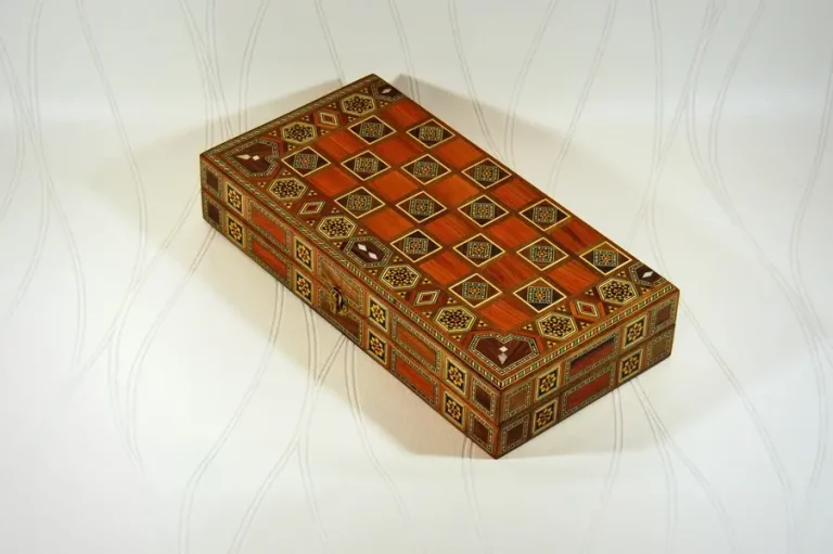 Jeux backgammon en bois fermé - Salma